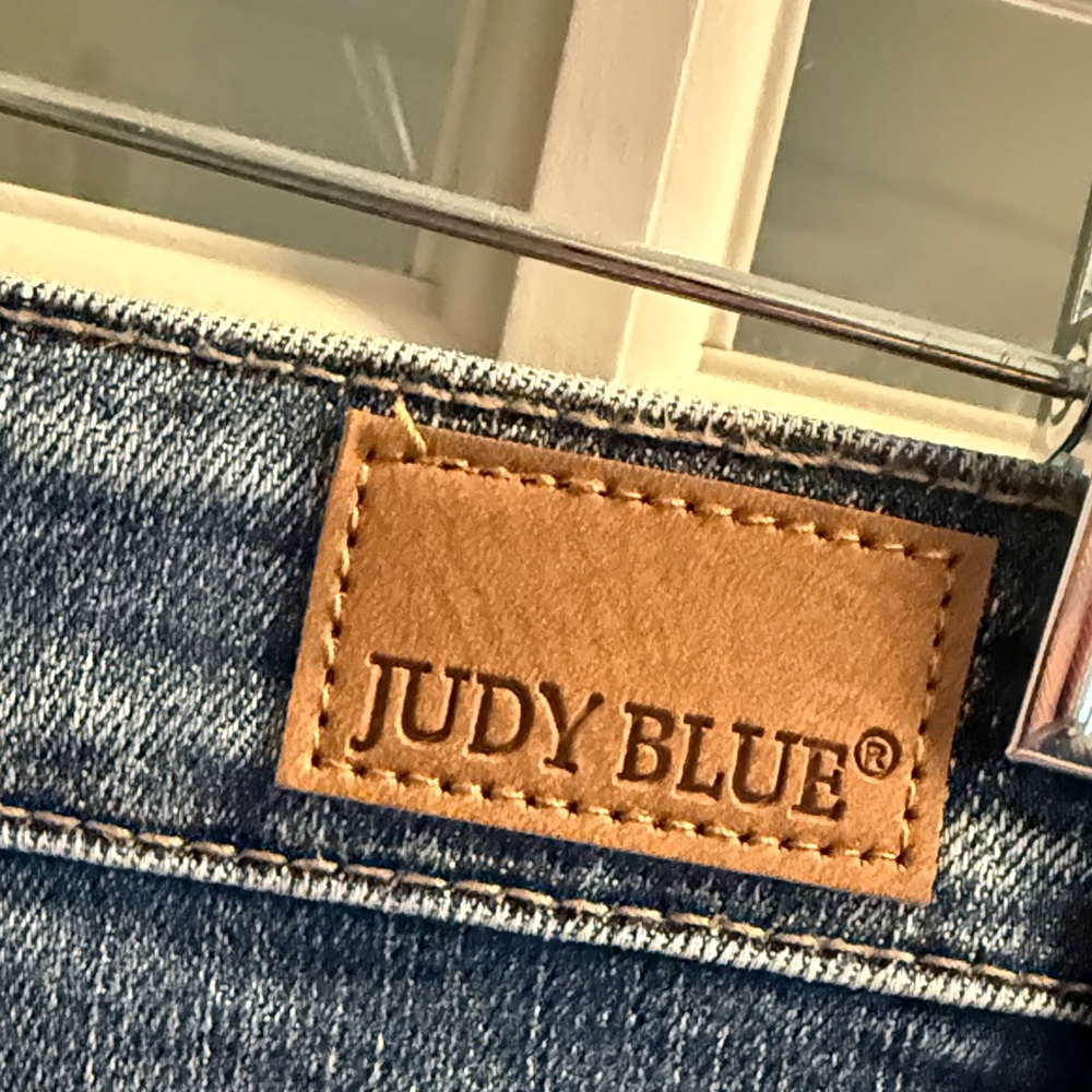 Judy Blue Medium Wash Denim Shorts Size XL - Picture 5 of 5